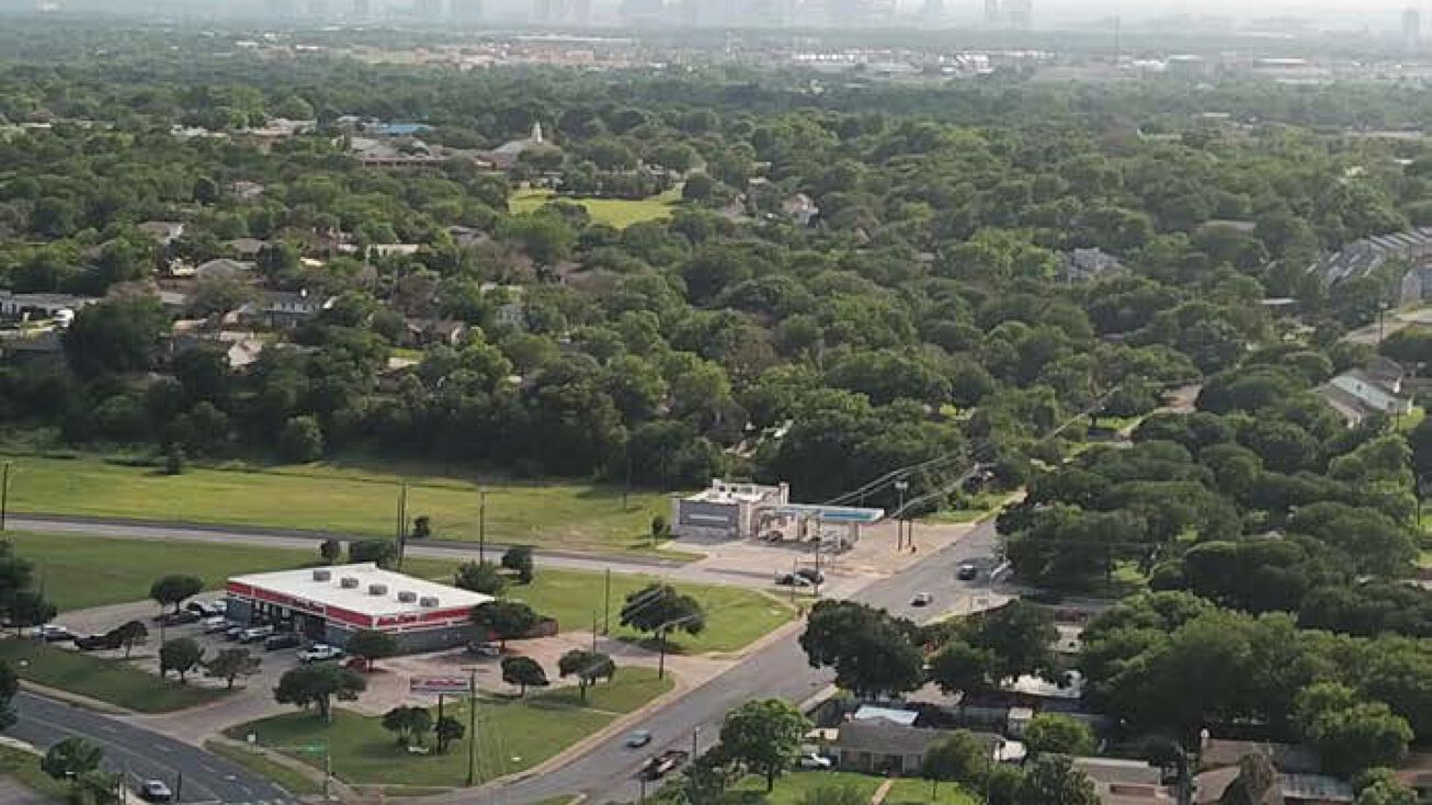 Invest in 6600 Manor Road Austin TX: Corner Property with Potential